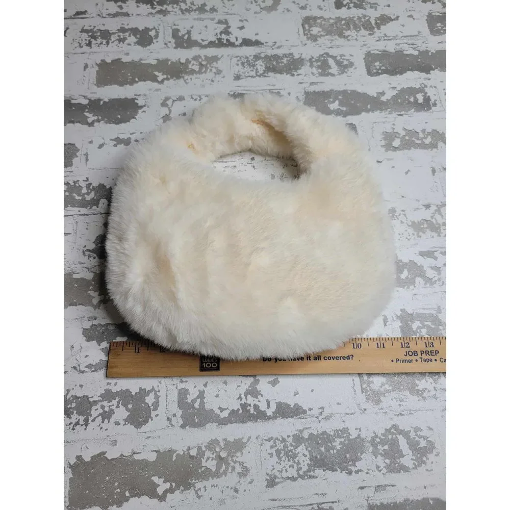 3582 Half Moon Faux‎ Fur Handbag White